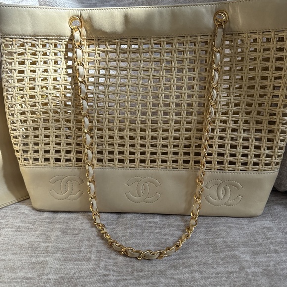 CHANEL Chain Tote Bag Straw Leather Beige Gold - Picture 2 of 16